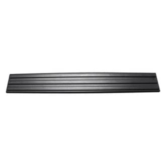 Alzare® - Center Tailgate Molding (Standard Line)