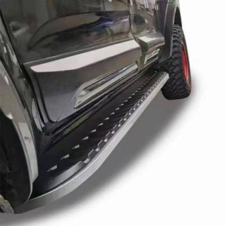 Black Horse® - 5" OEM Replica Cab Length Black with Chrome Running Boards