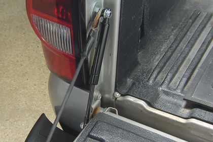 Dee Zee® - Tailgate Assist Installation