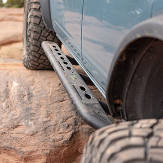 Ironman 4x4® - Raid Black Side Steps