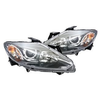 Replacement - Driver and Passenger Side Headlight Set Lens and Housing (Standard Line)