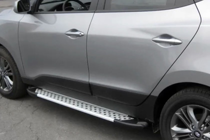 Romik® - 5.5" RAL Series Silver Running Boards Installation Video