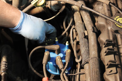 Standard® - Intermotor™ Ignition Distributor Cap Installation