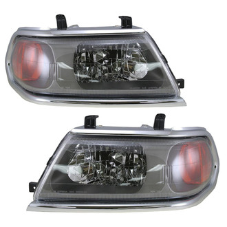 TRQ® - Driver and Passenger Side Replacement Headlights