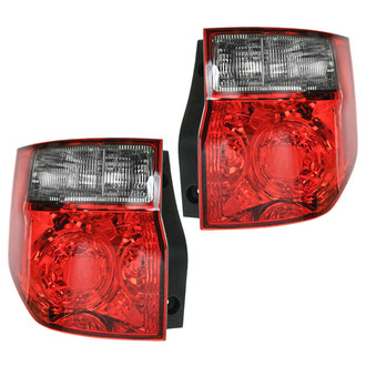 TRQ® - Driver Side Replacement Tail Lights