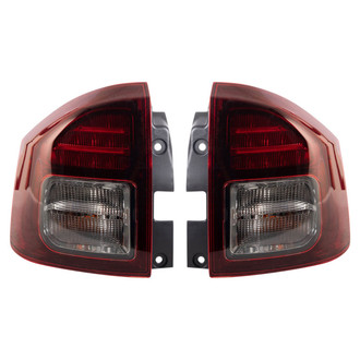 TRQ® - Driver and Passenger Side Replacement Tail Lights