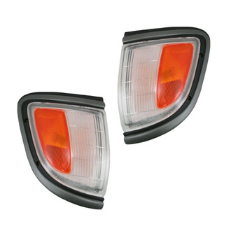 TRQ® - Driver and Passenger Side Replacement Turn Signal/Corner Lights
