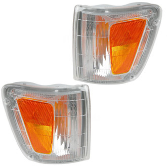TRQ® - Driver and Passenger Side Replacement Turn Signal/Corner Lights