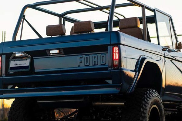 Chevrolet Pick-Up Accessories (16.2 MB)